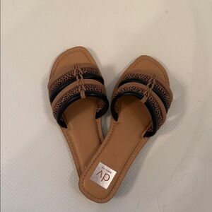 DV by Dolce Vita Women's Black and Tan Sandals